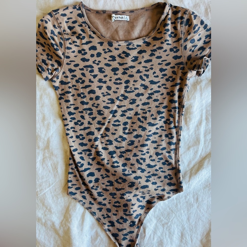 Cheetah short sleeve bodysuit